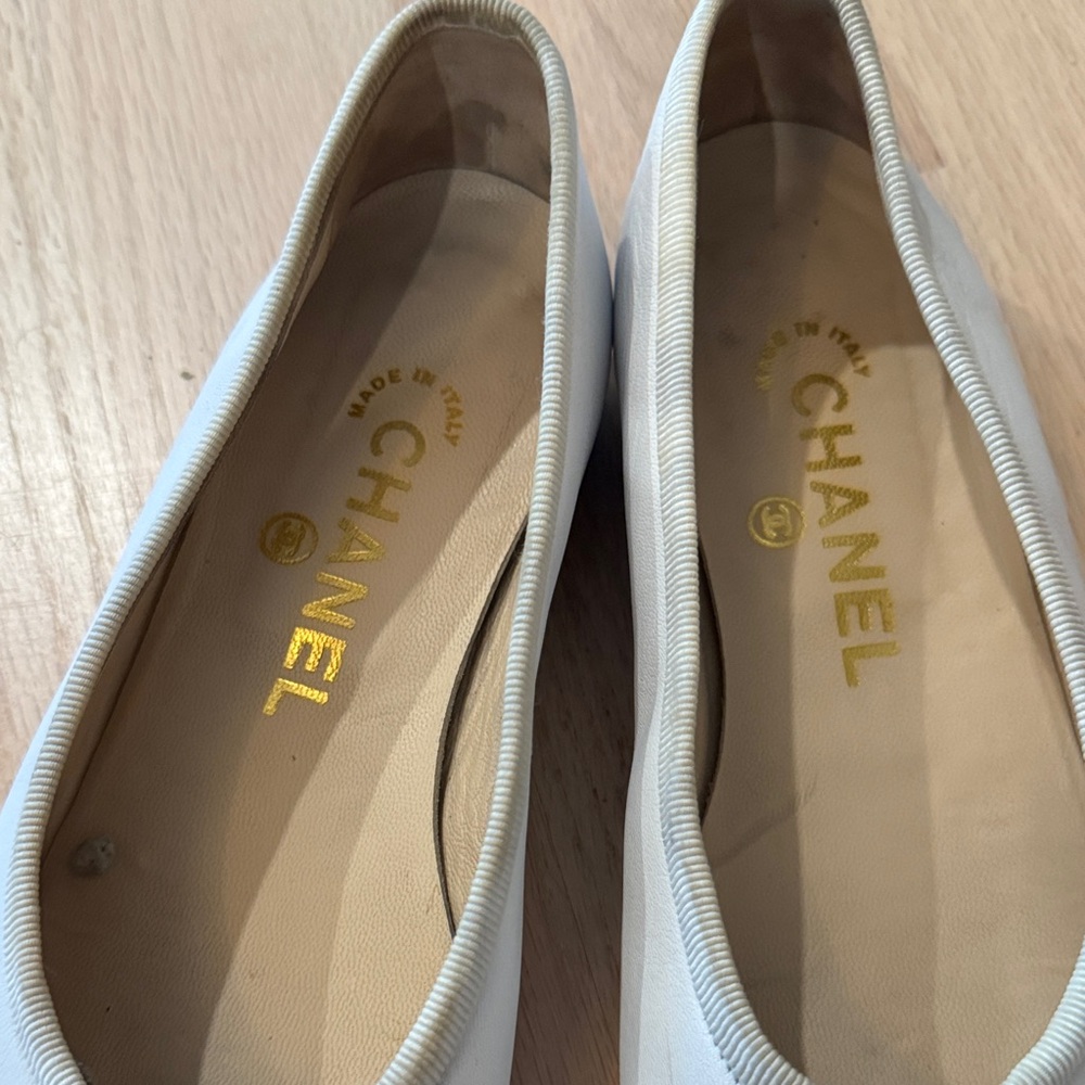 CHANEL Women's Black and white  Loafers - Picture 2 of 5